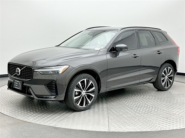 2023 Volvo XC60 Plus's photo
