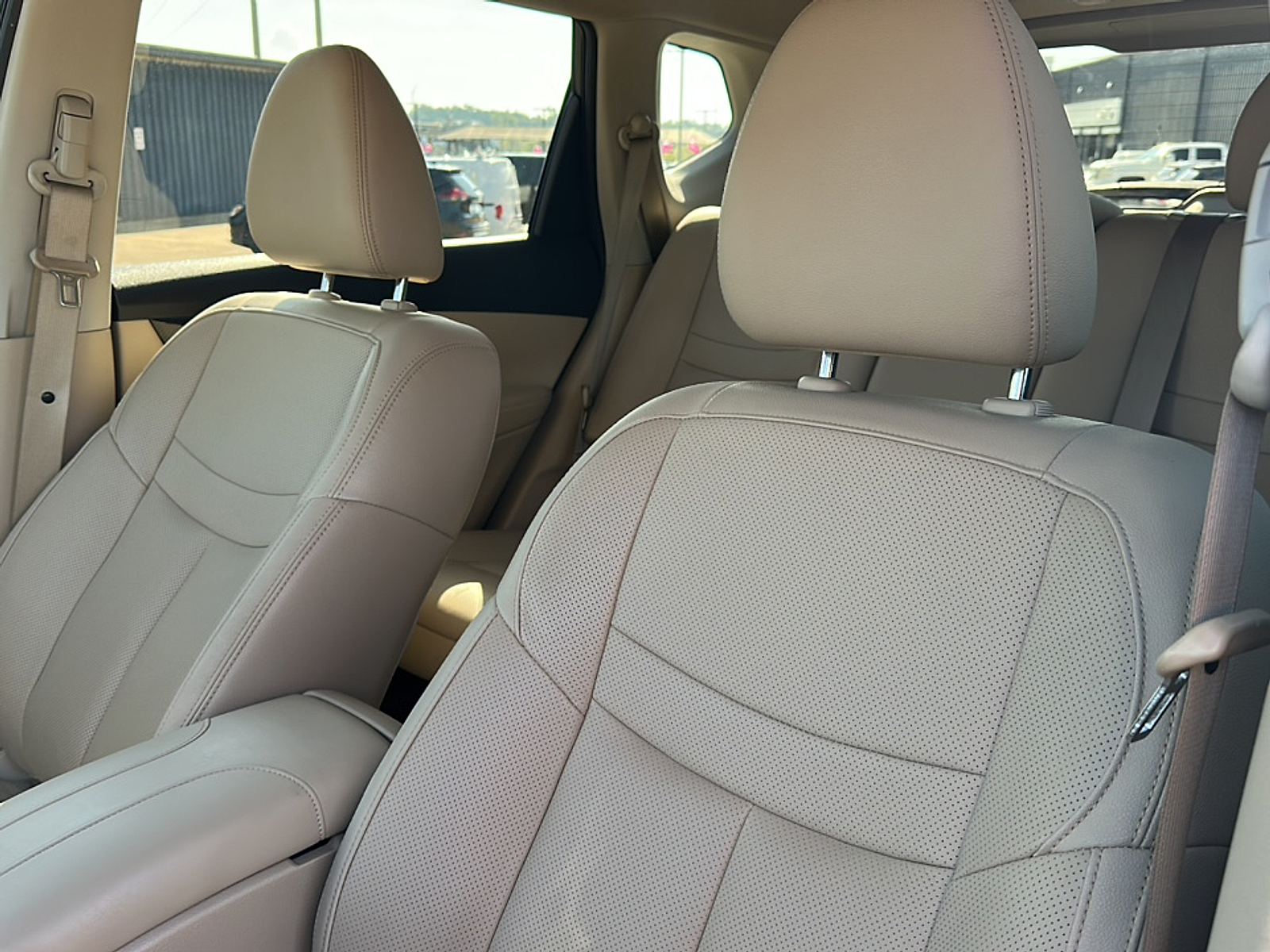 2020 Nissan Rogue SL photo 2