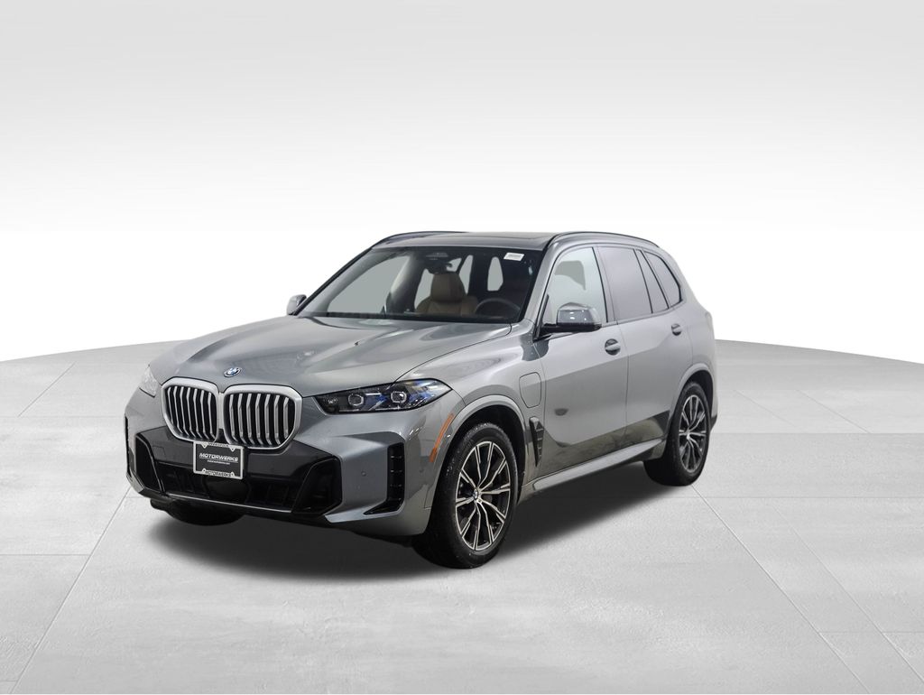 2026 BMW X5 50e's photo