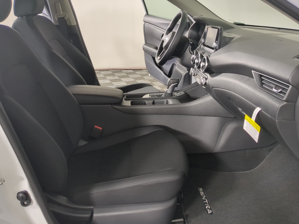 2025 Nissan Sentra S photo 13