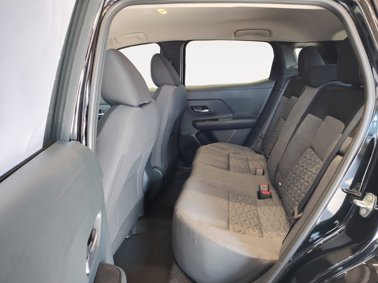 2026 Nissan Kicks SV photo 21
