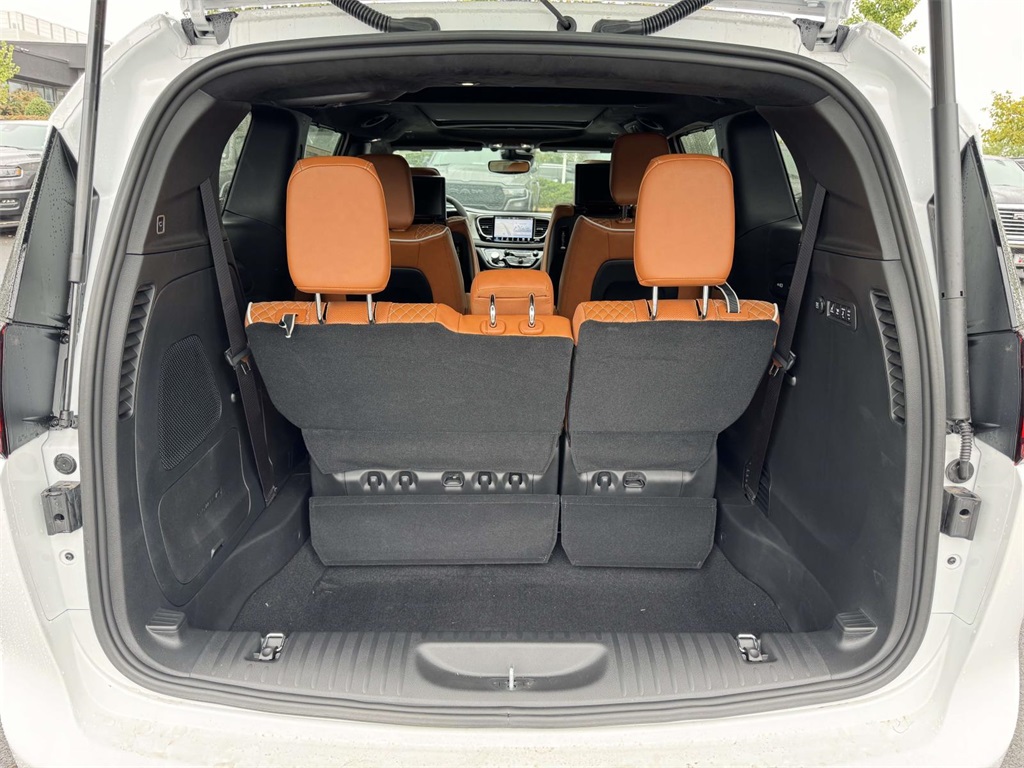 2026 Chrysler Pacifica Pinnacle photo 29