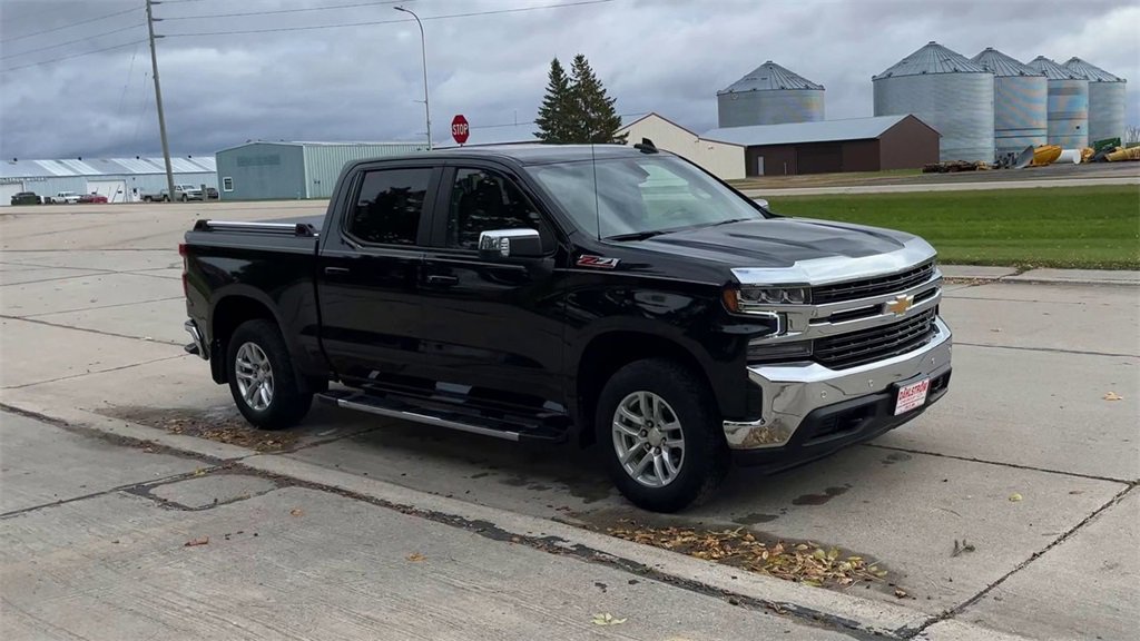 Used 2021 Chevrolet Silverado 1500 LT with VIN 1GCUYDED0MZ204313 for sale in Oslo, Minnesota