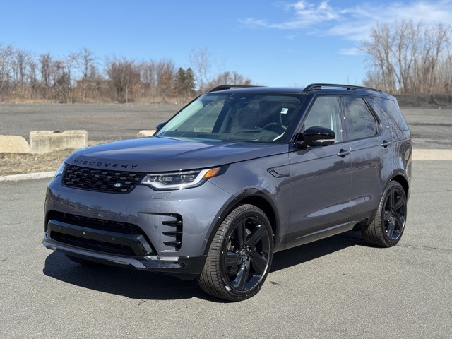 2025 Land Rover Discovery Dynamic SE's photo