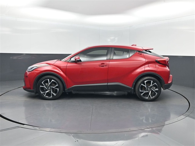 2021 Toyota C-HR XLE photo 2