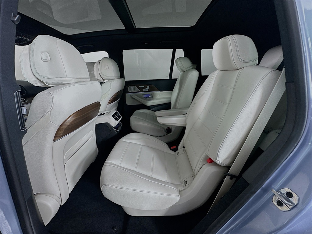 2026 Mercedes Benz GLS 580 4MATIC photo 24