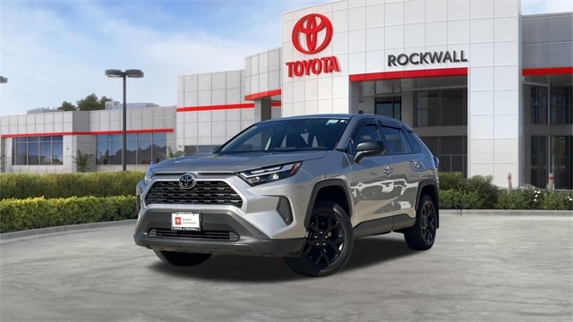 2024 Toyota RAV4 LE's photo