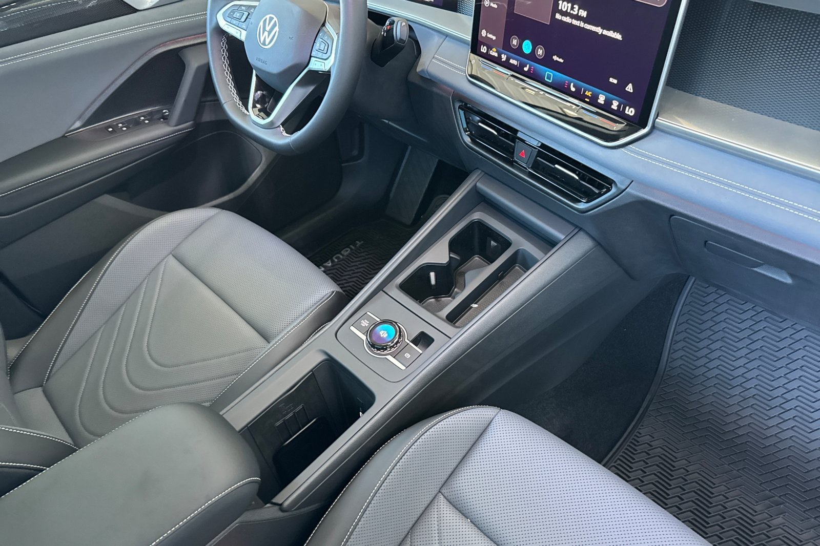 2025 Volkswagen Tiguan SE photo 12
