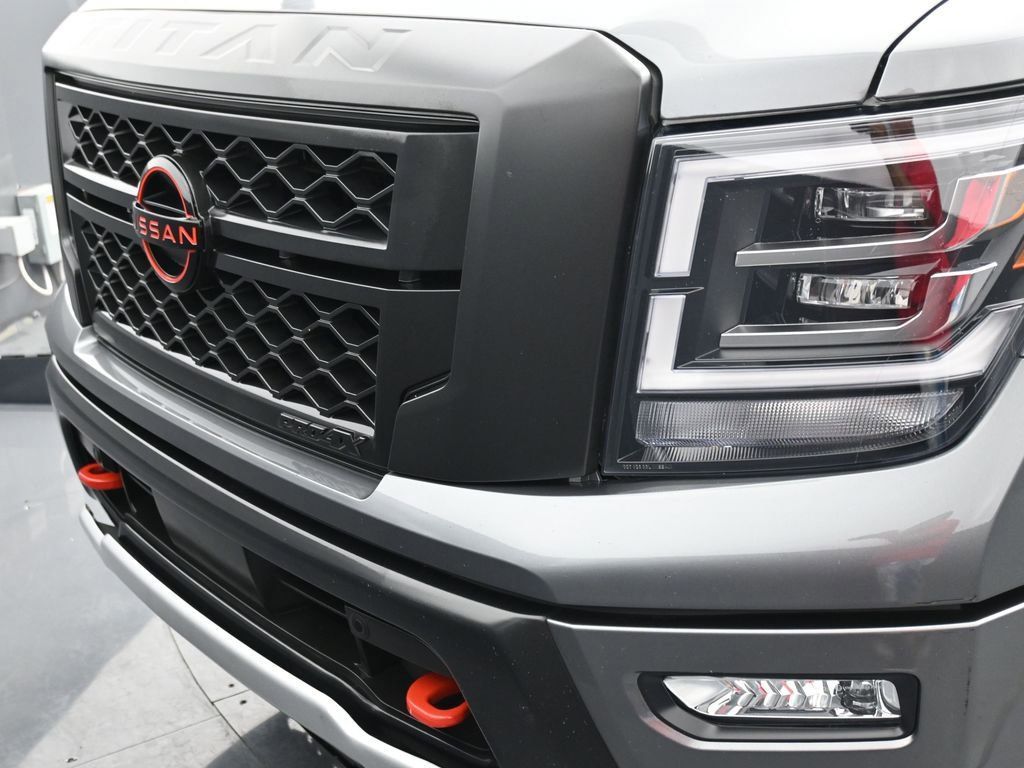 2024 Nissan Titan PRO-4X photo 12