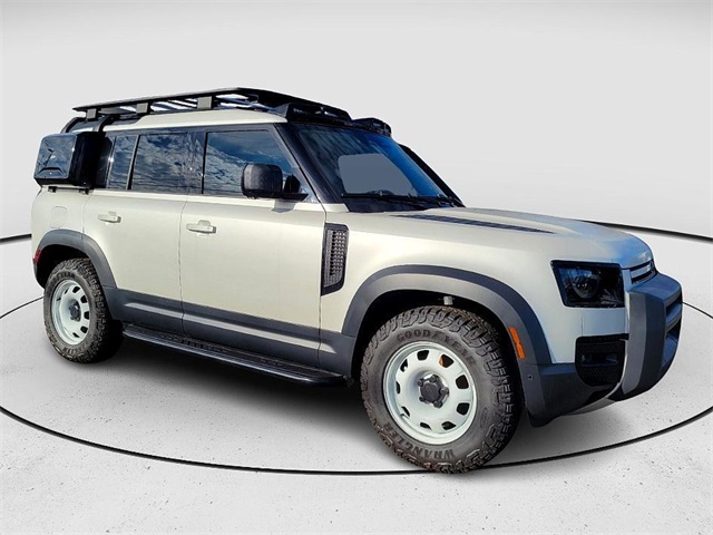 2024 Land Rover Defender 110 S photo 7