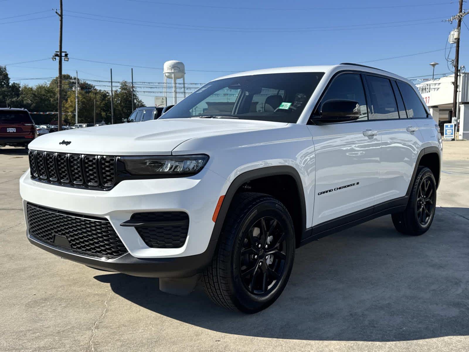 2025 Jeep Grand Cherokee Altitude photo 3