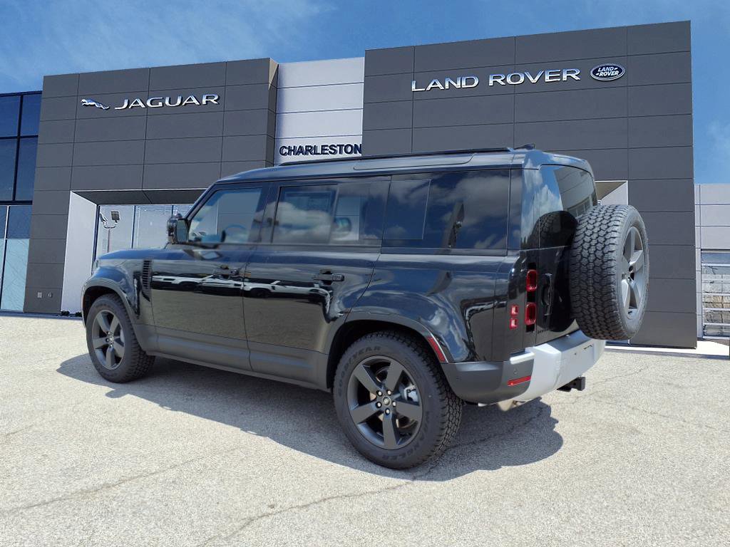 2025 Land Rover Defender 110 S photo 2