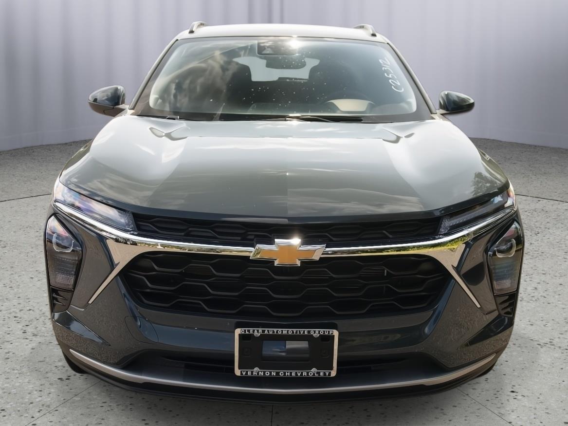 2025 Chevrolet Trax LT photo 2