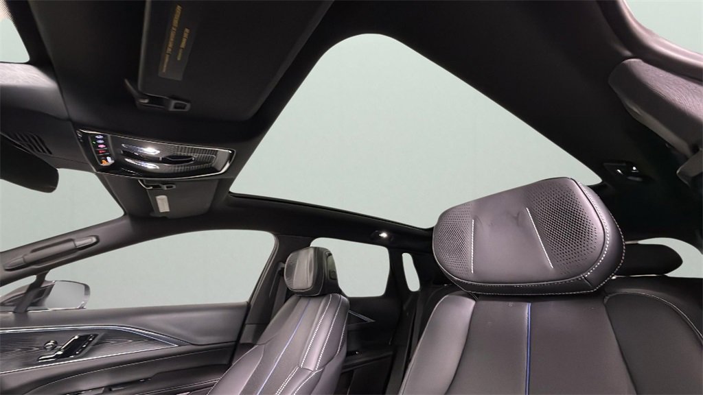 2024 Cadillac Lyriq Luxury photo 25