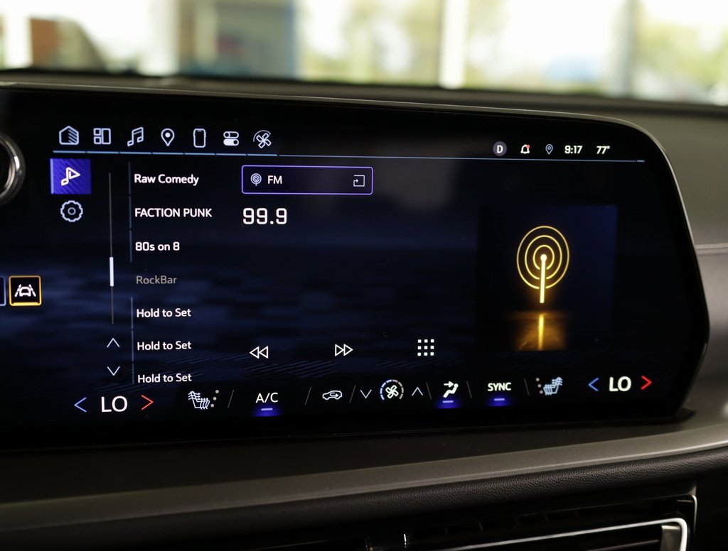 2025 Chevrolet Traverse photo 13