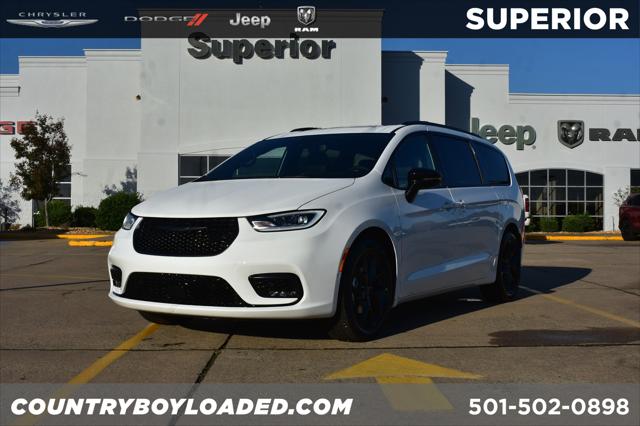 2026 Chrysler Pacifica Limited's photo