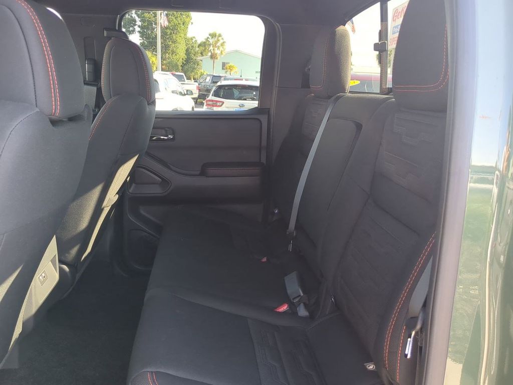 2025 Nissan Frontier PRO-4X photo 12