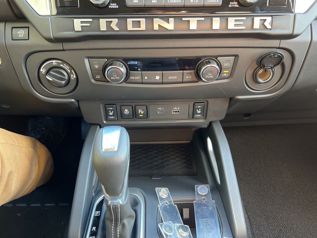 2025 Nissan Frontier SV photo 12
