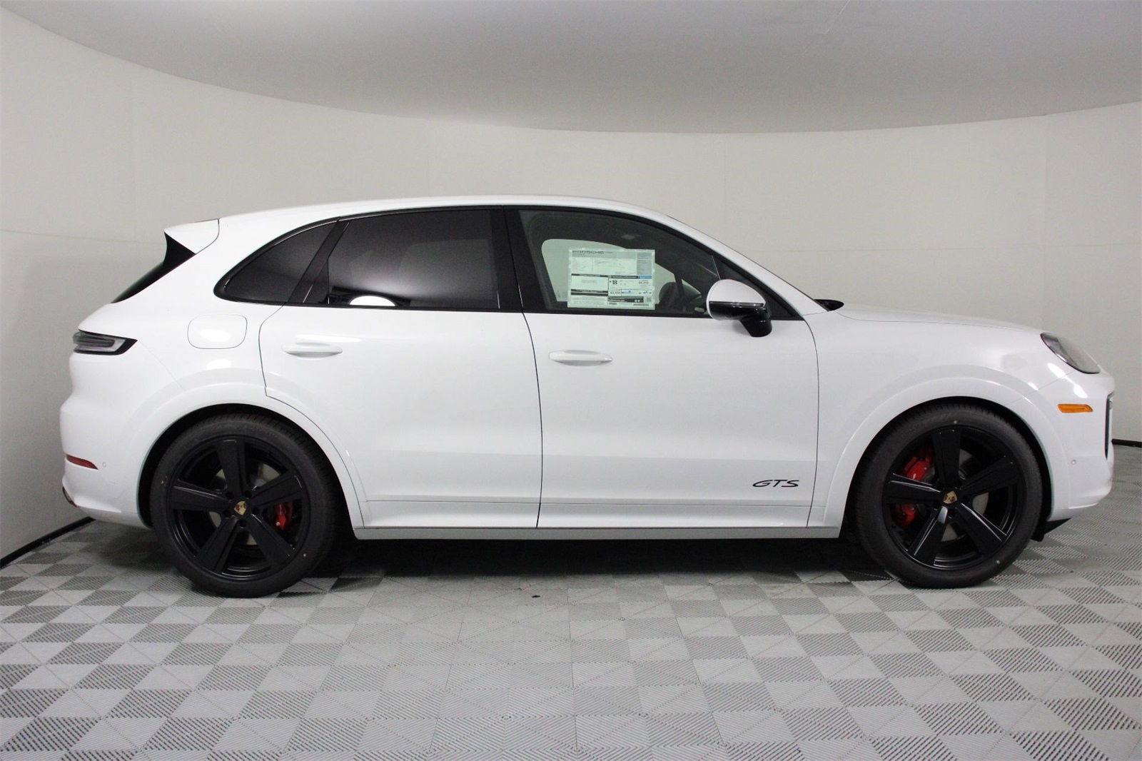 2025 Porsche Cayenne GTS photo 8