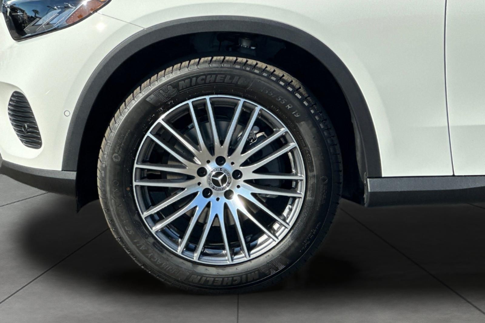 2026 Mercedes Benz GLC 300 photo 3
