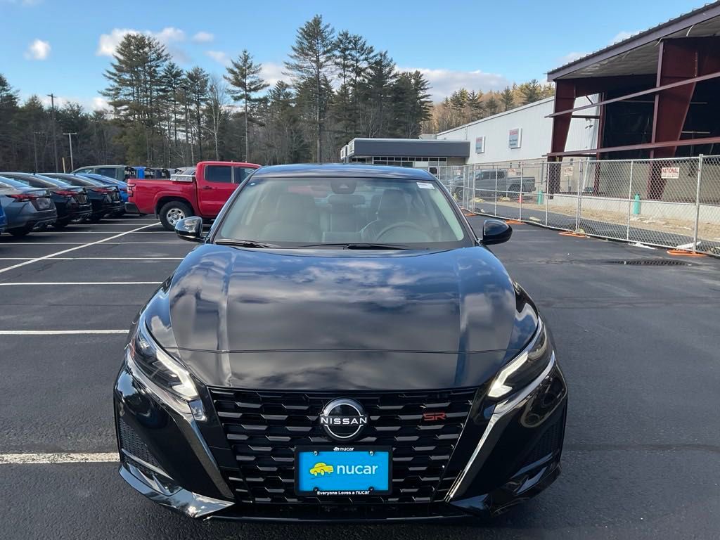2025 Nissan Altima 2.5 SR photo 2