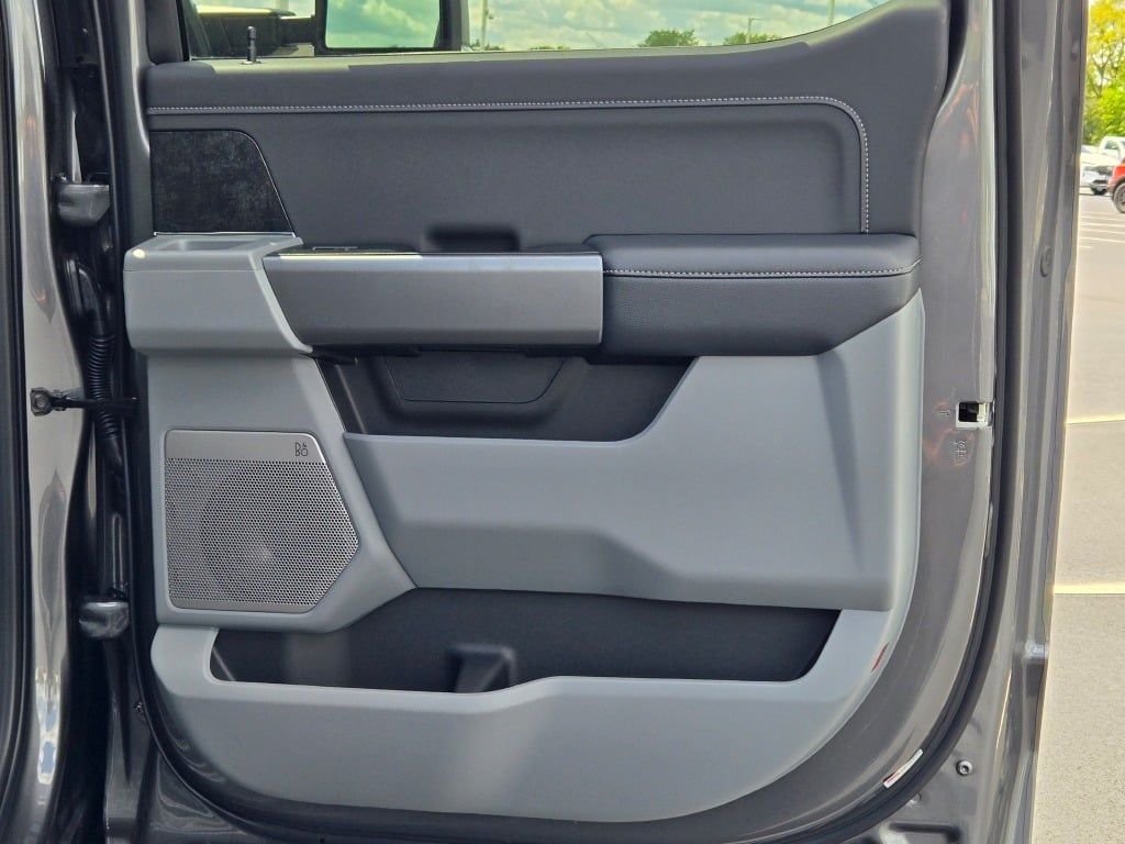 2026 Ford F-350 XLT photo 7
