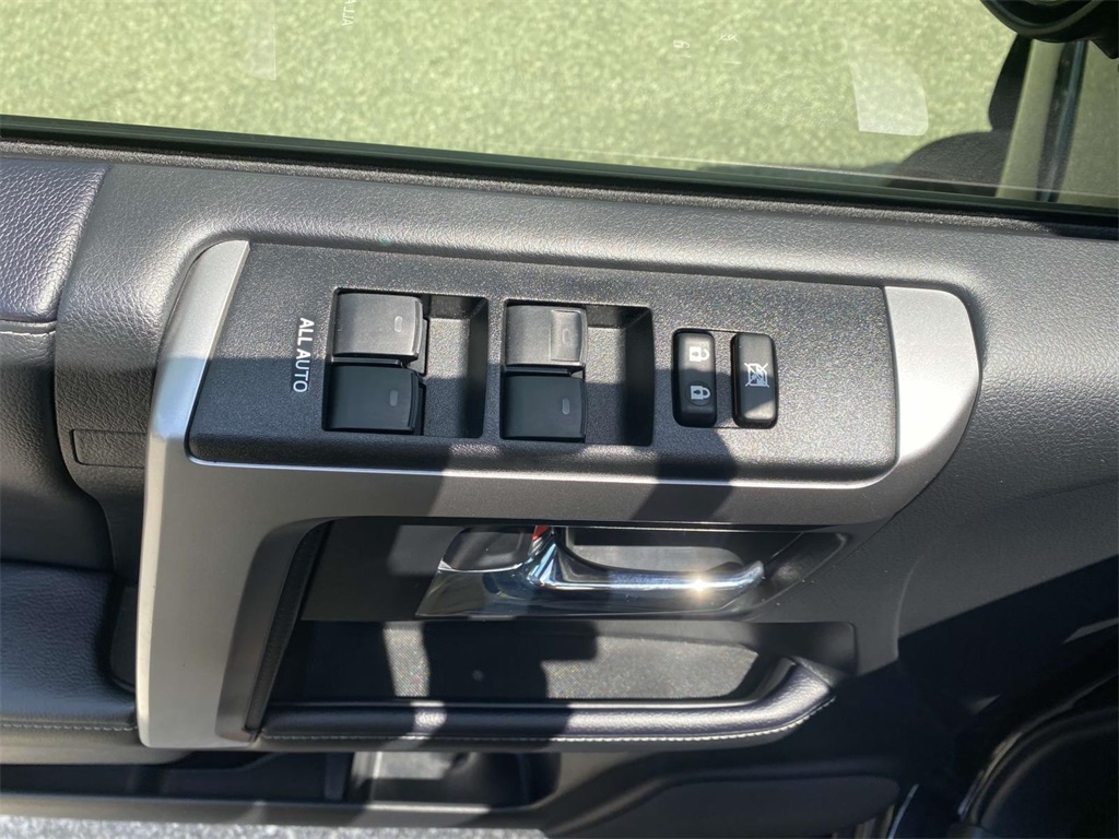2024 Toyota 4Runner SR5 photo 16