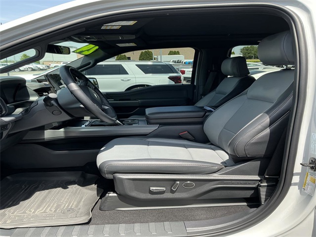 2024 Ford F-150 Lightning Lariat photo 10