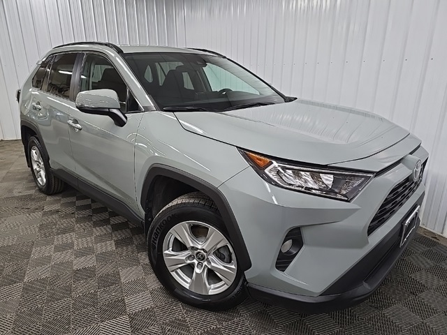 2021 Toyota RAV4 XLE photo 12