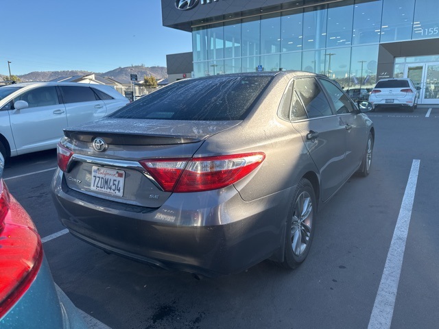 2017 Toyota Camry SE photo 3