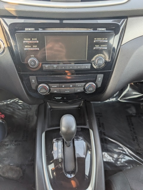 2016 Nissan Rogue SV photo 6