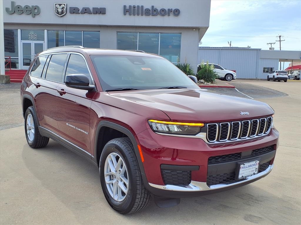 2025 Jeep Grand Cherokee L Laredo's photo