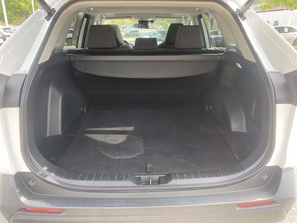 2022 Toyota RAV4 XLE photo 8