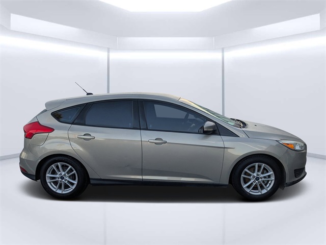 2016 Ford Focus SE photo 2