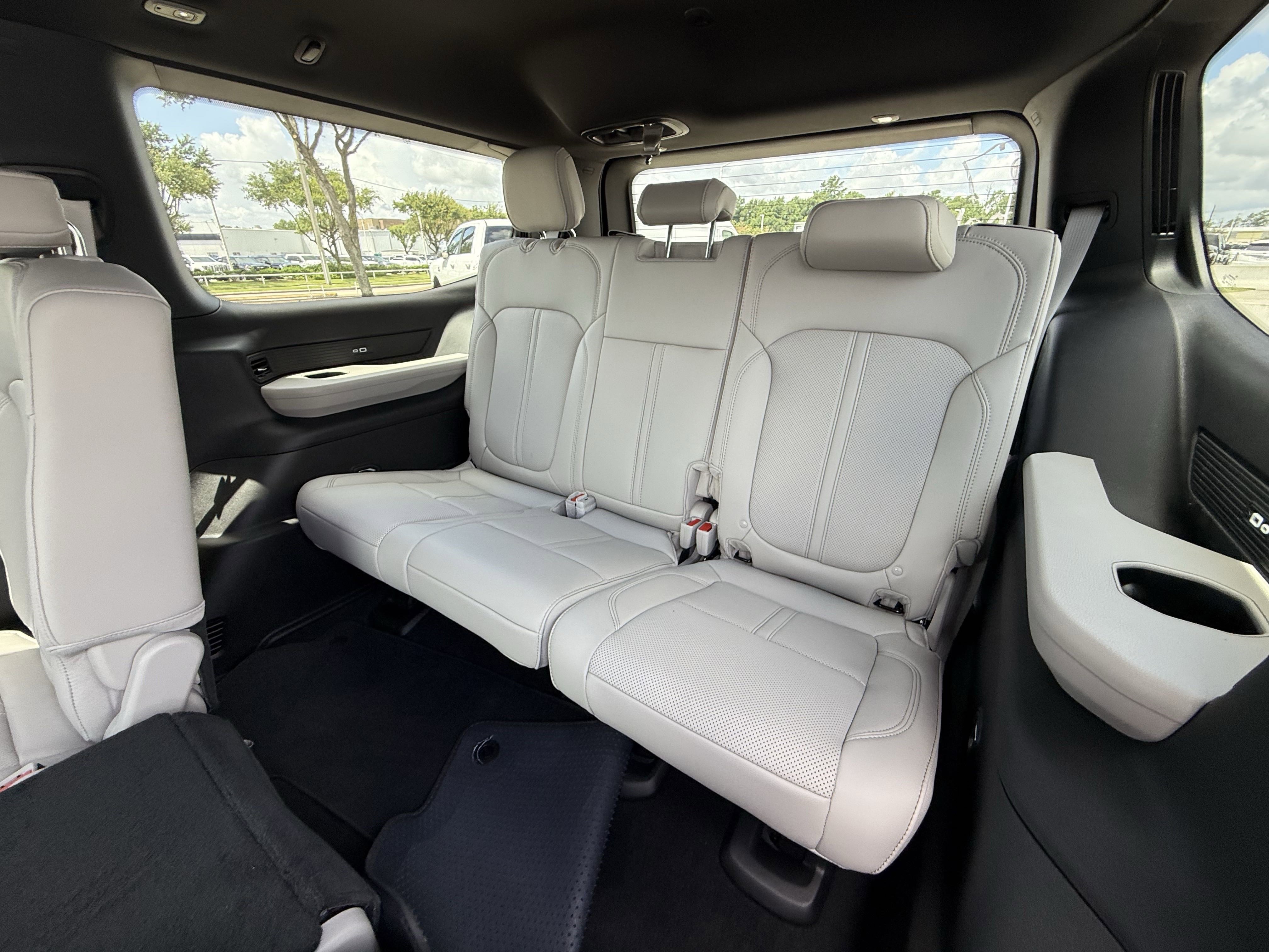 2025 Jeep Wagoneer Base photo 10