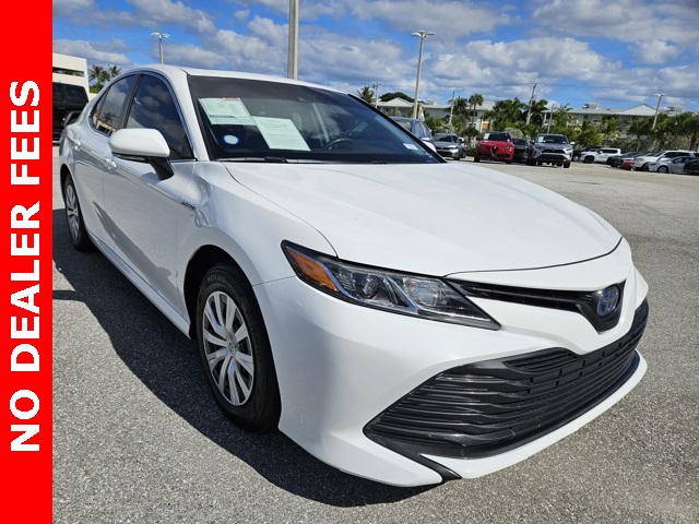 2019 Toyota Camry LE's photo