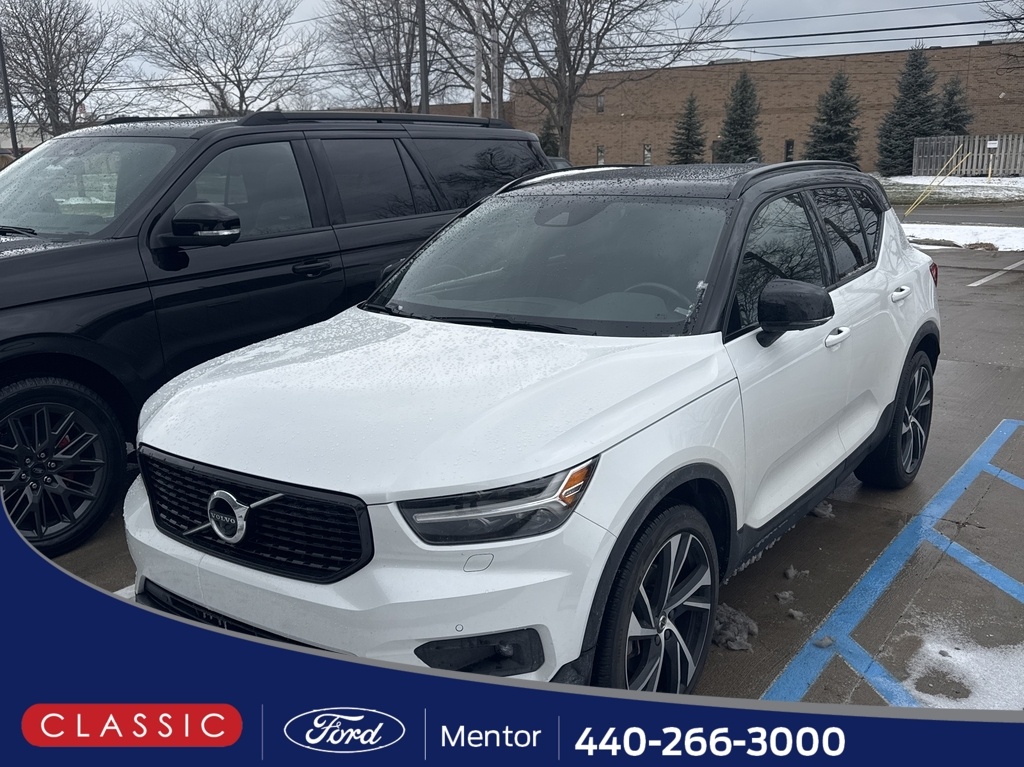 2020 Volvo XC40 R-Design's photo