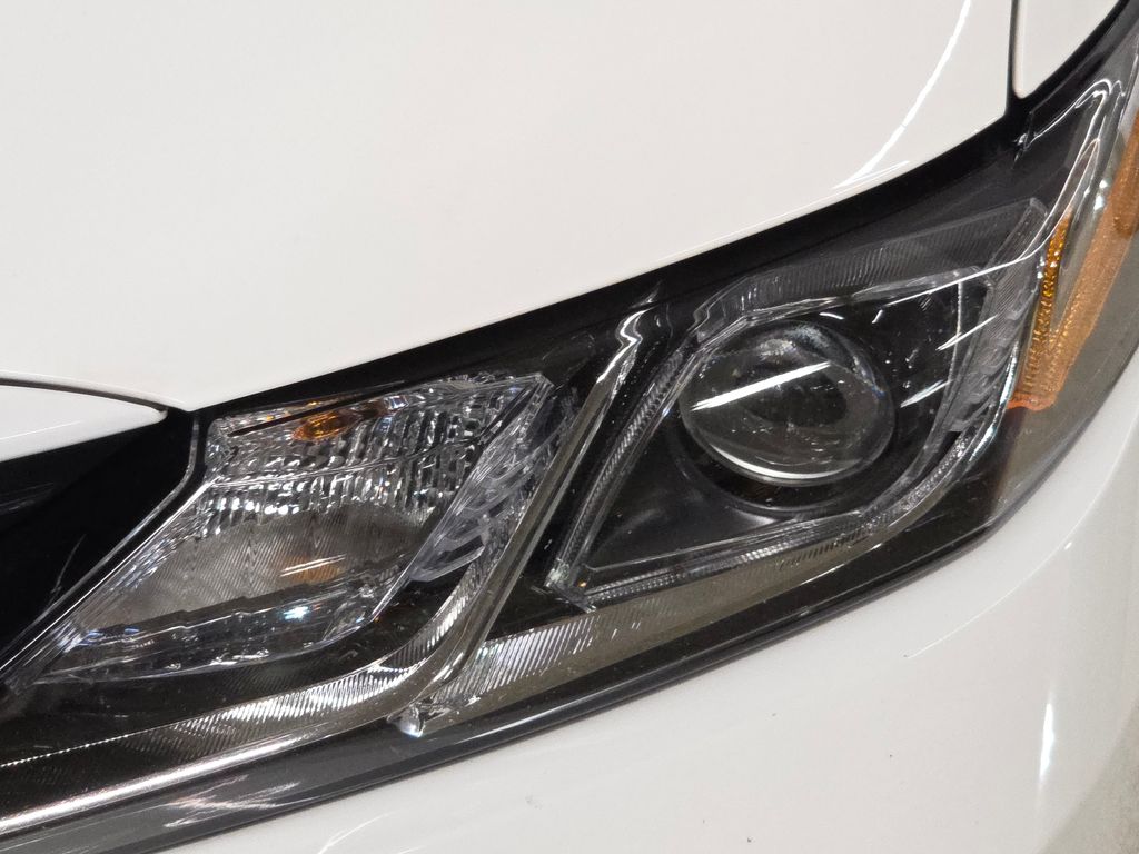 2023 Toyota Camry Hybrid LE photo 12