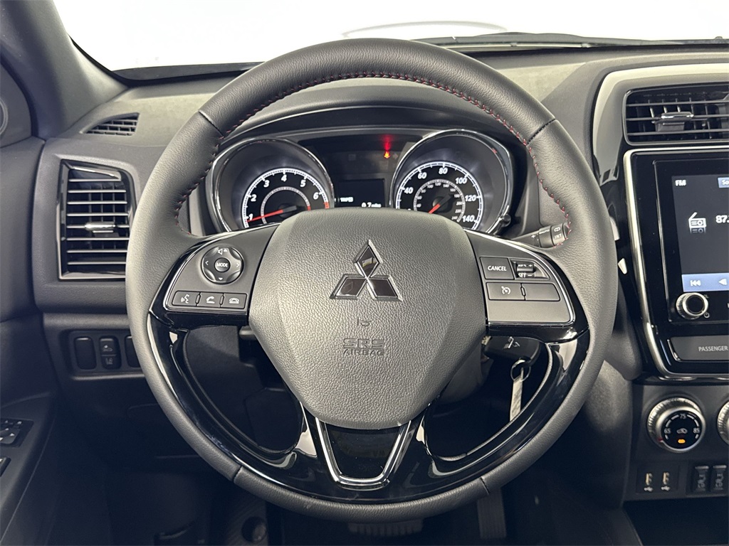 2025 Mitsubishi Outlander Sport ES SE LE photo 9