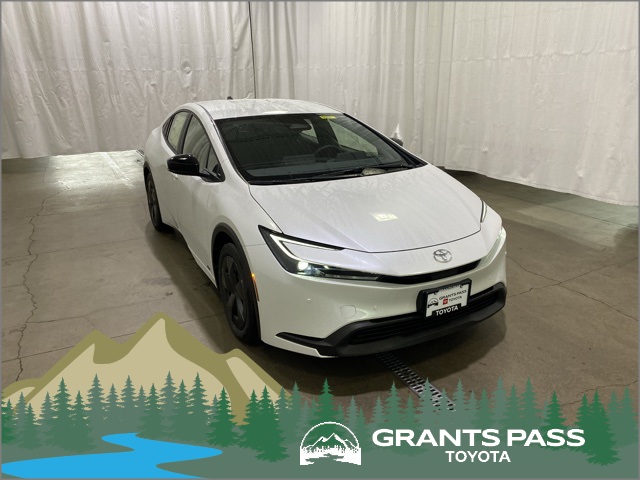 2026 Toyota Prius LE's photo