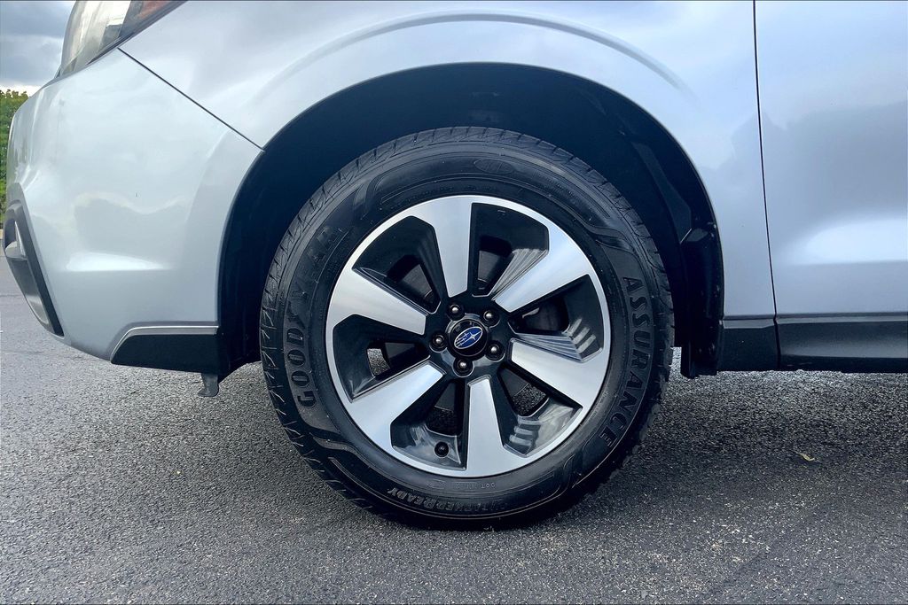 2017 Subaru Forester 2.5i Premium photo 6