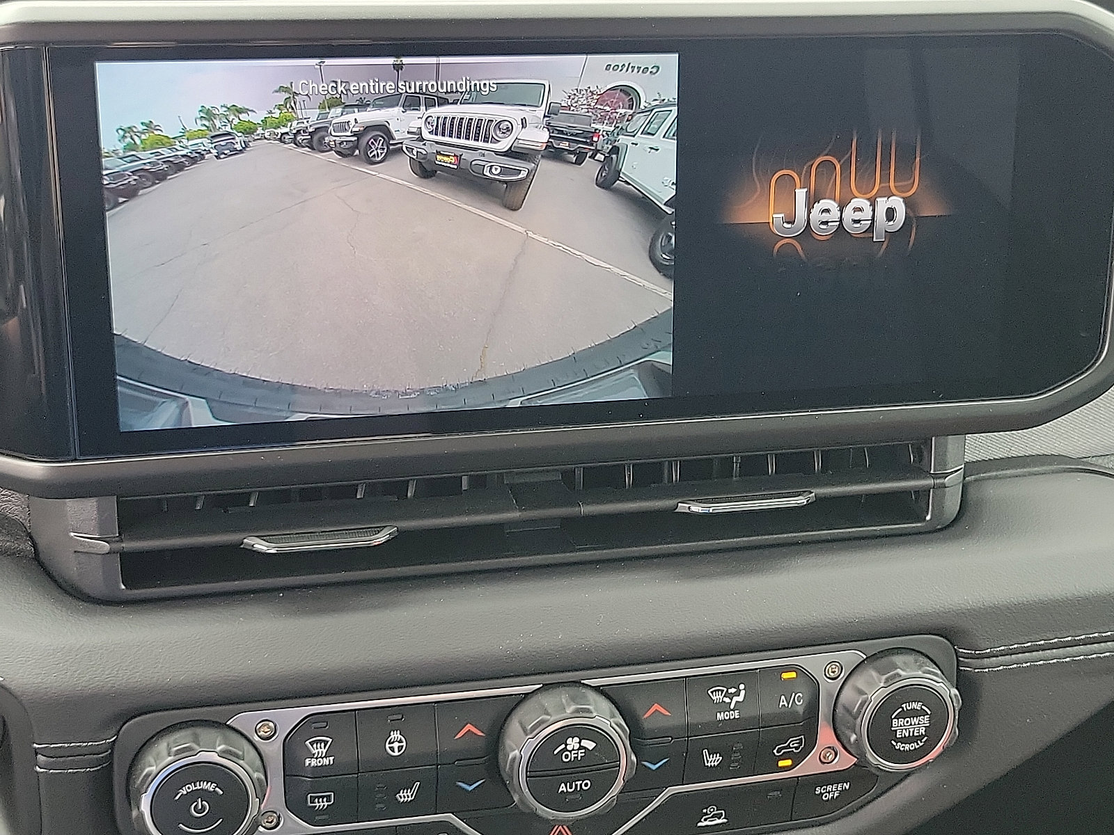 2025 Jeep Wrangler Sahara photo 8