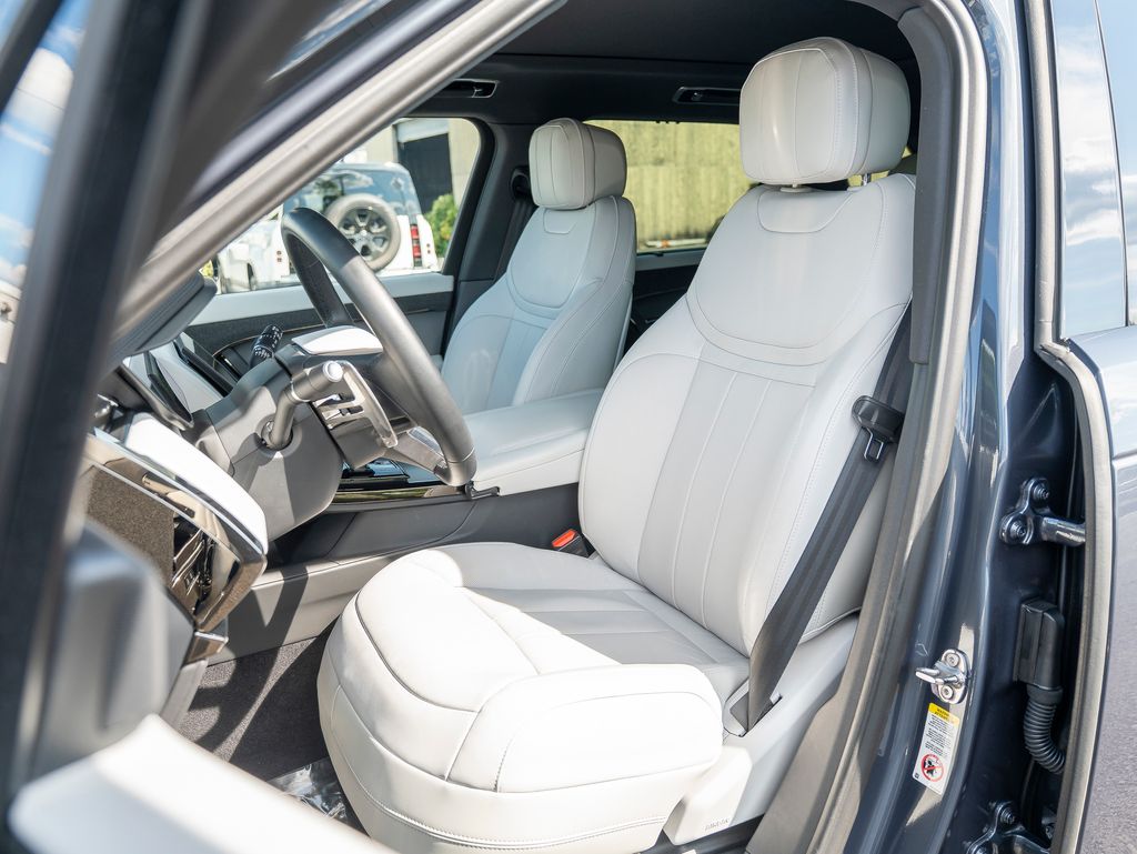 2025 Land Rover Range Rover Sport SE photo 18
