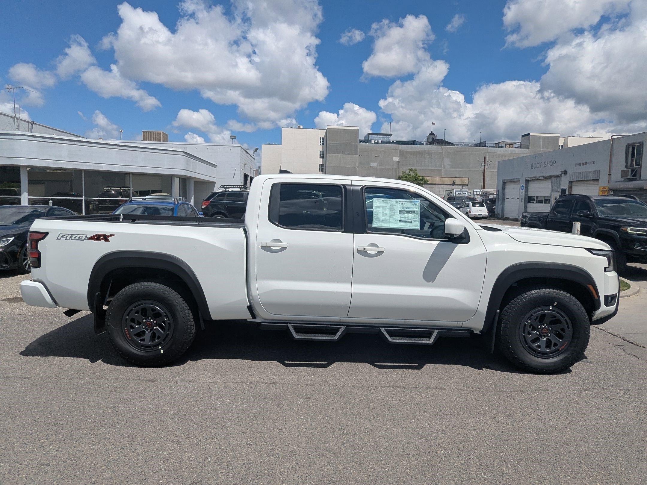 2025 Nissan Frontier PRO-4X photo 2