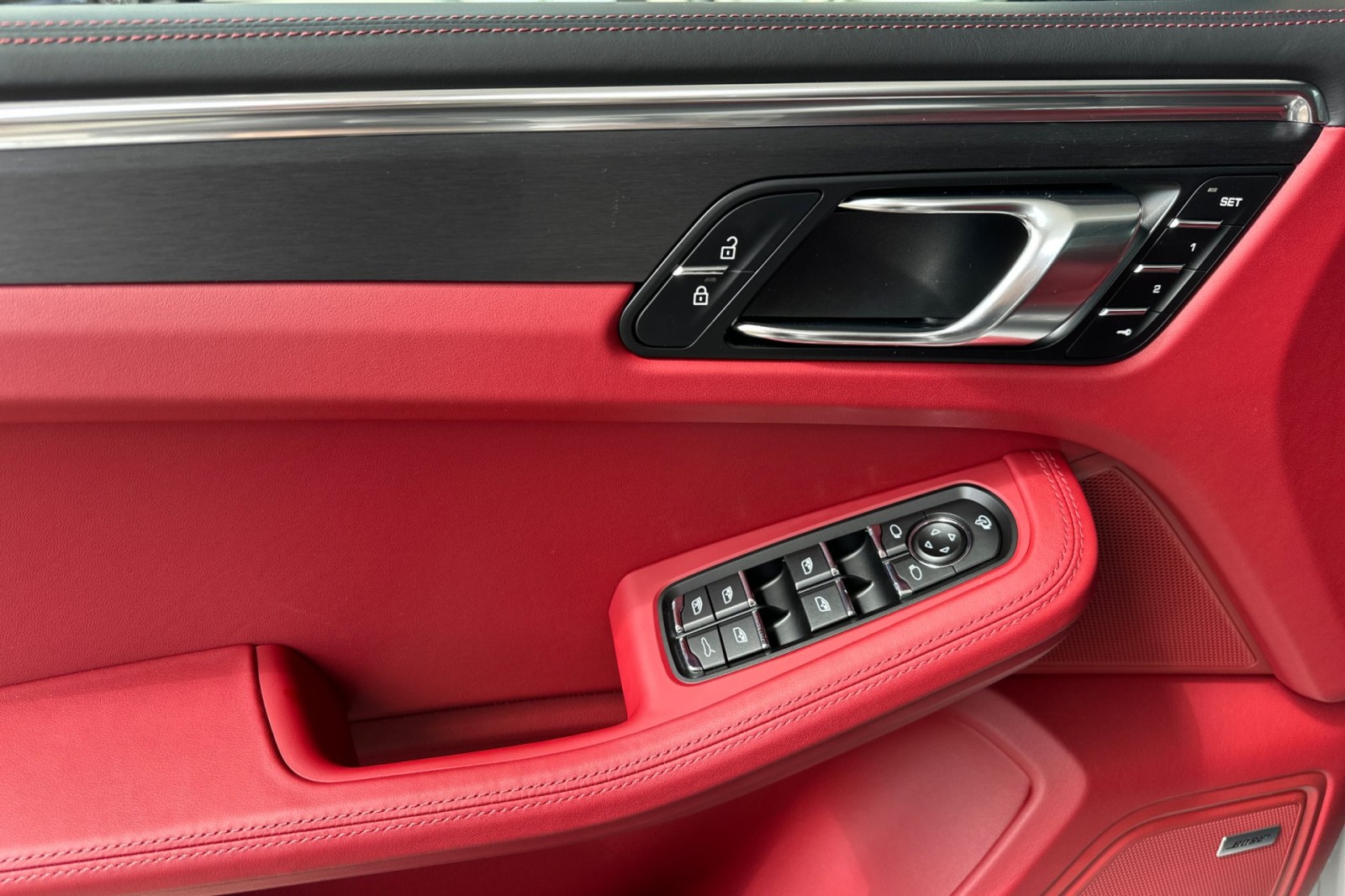 2025 Porsche Macan GTS photo 14