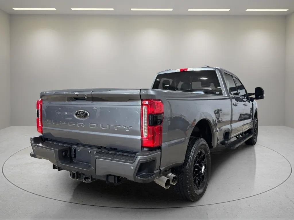 2023 Ford F-350 photo 2