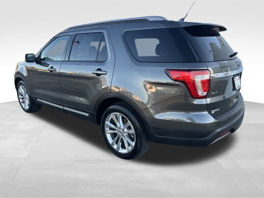2019 Ford Explorer XLT photo 4