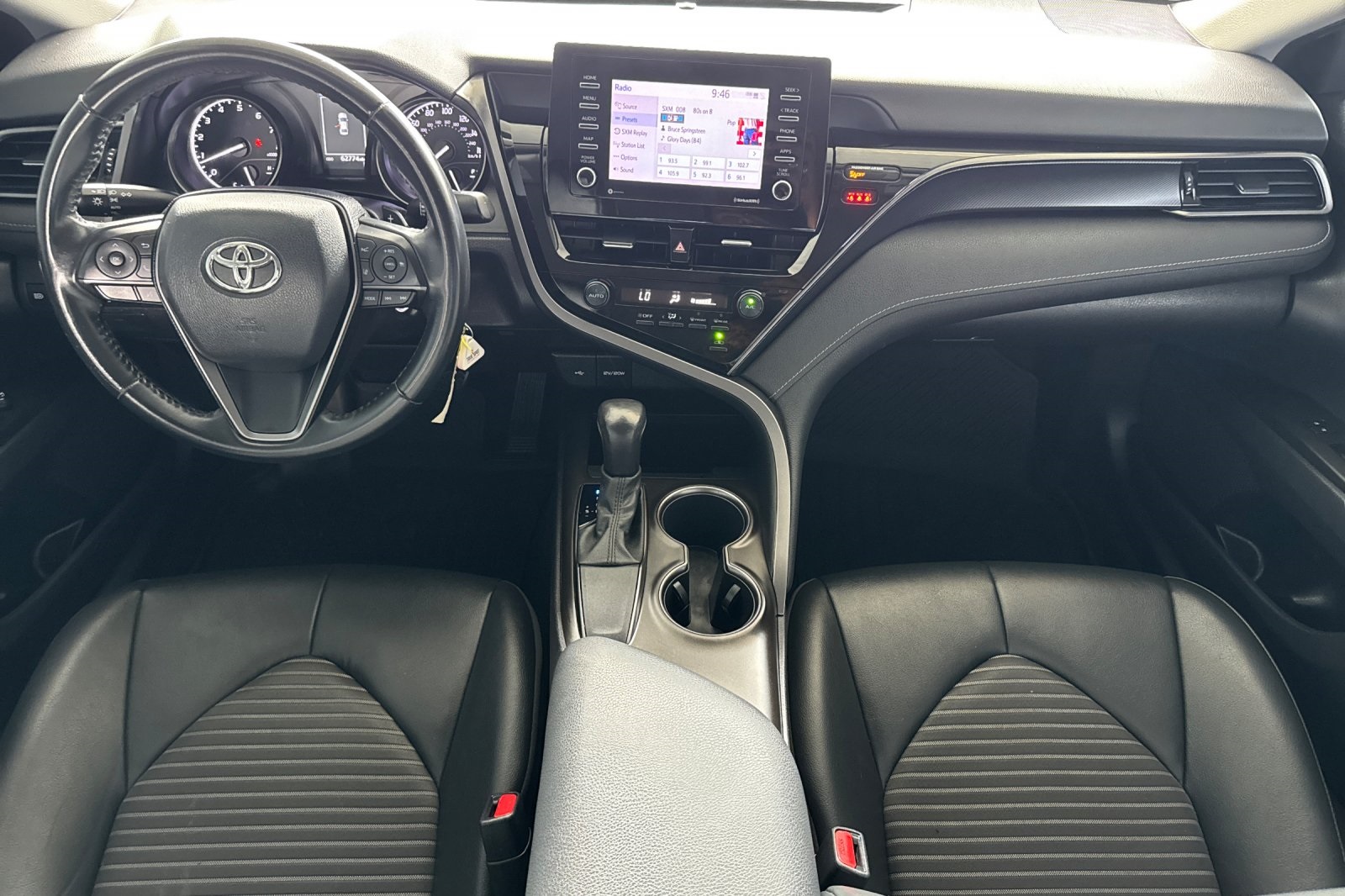 2021 Toyota Camry SE photo 3