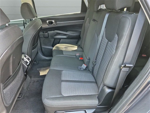 2023 Kia Sorento LX photo 11