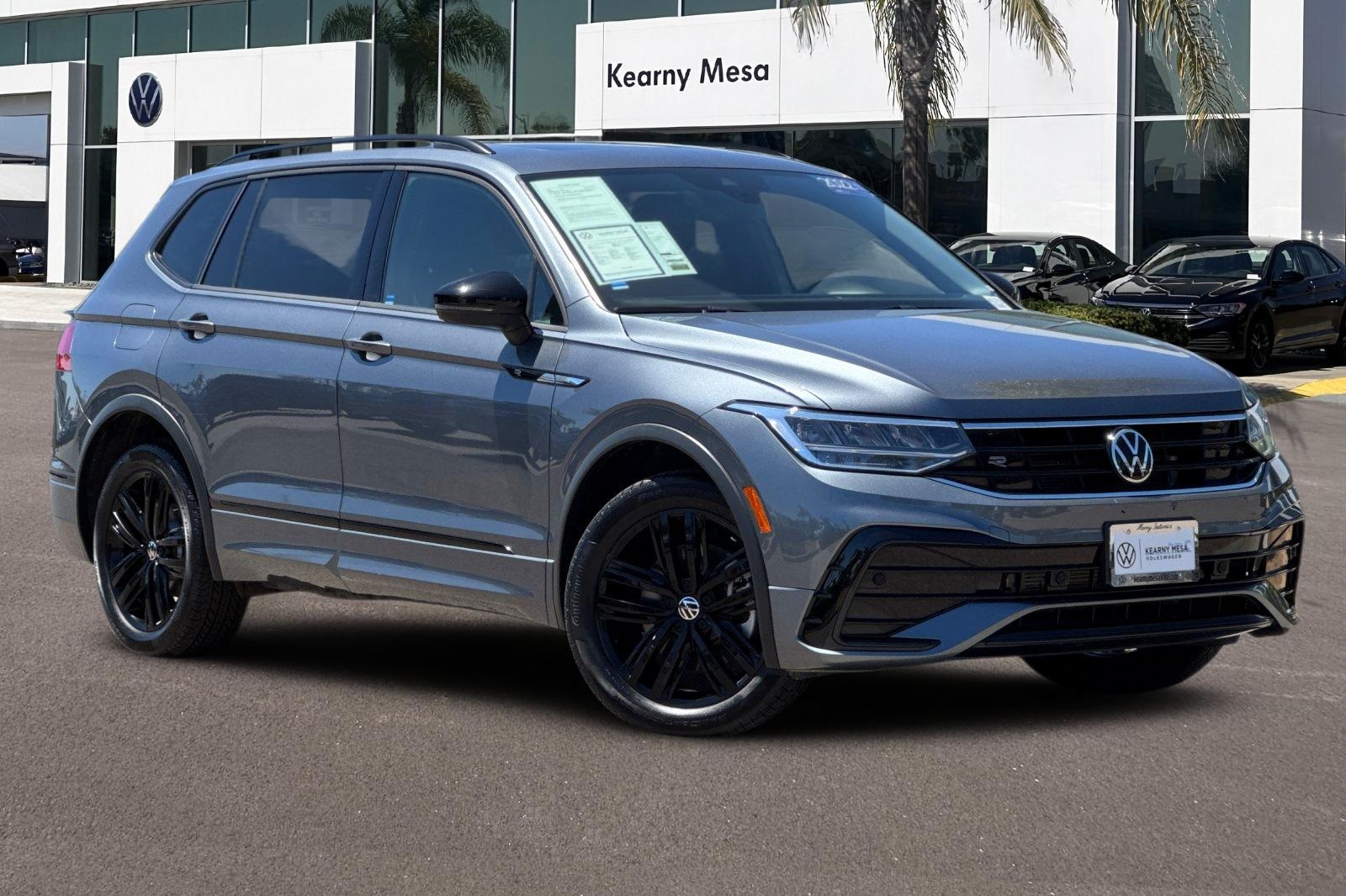 2022 Volkswagen Tiguan SE R-Line Black photo 2